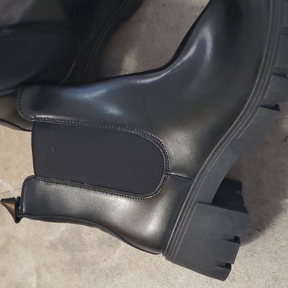 Nwot chunky sole pull on boot sz 9 - Picture 3 of 6